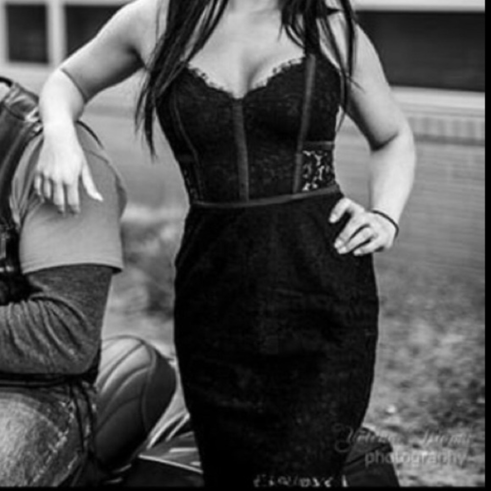 Express Lace Midi Dress - Picture 4 of 4